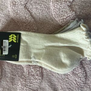 Women’s All In Motion 3 Pack Ruffled Socks - tan/gray/cream - Sz 4-10